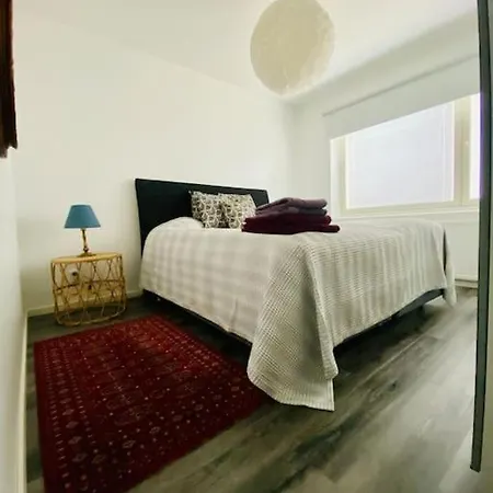 Modern 1 Bedroom For 4, 10min From Arena & Center *